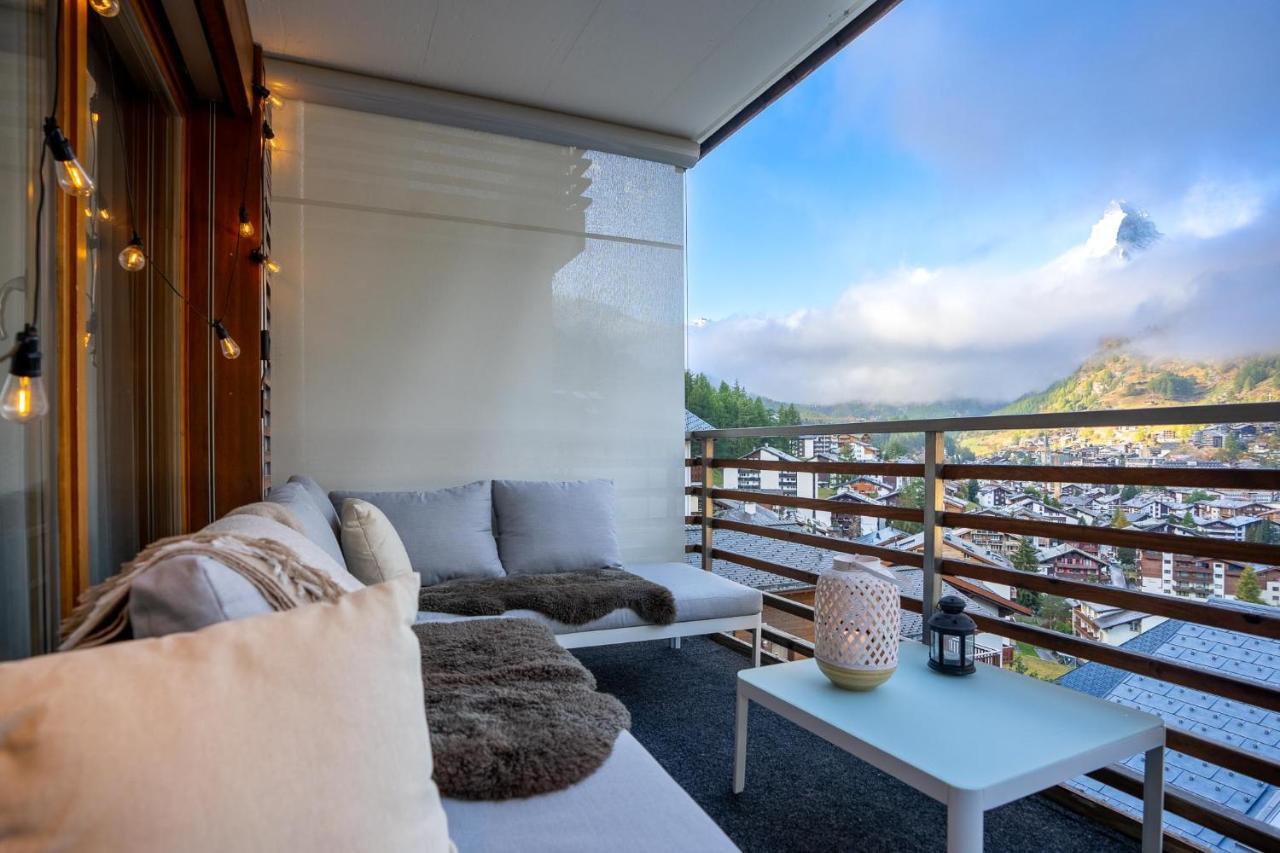 Modern Apartment With View Over เซอร์แมท ภายนอก รูปภาพ